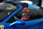 Kimi Raikkonnen w salonie Ferrari Warszawa
