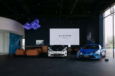 Otworzyliśmy najnowocześniejszy salon Alpine w Europie wraz z salonem Pagani!